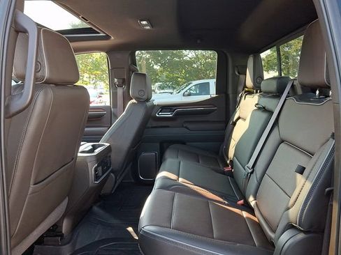 Used 2025 GMC Sierra 1500 Denali w/ Technology Package AWD/4WD image 4