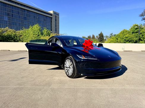 Used 2024 Tesla Model 3 Standard Range RWD image 41