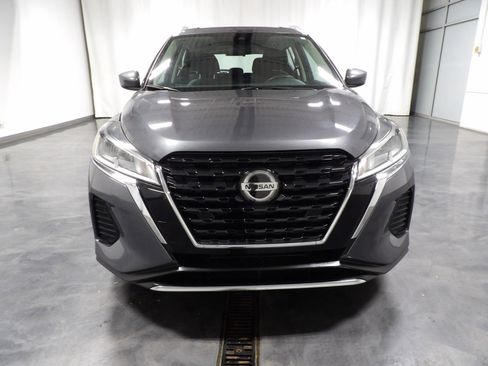 Used 2021 Nissan Kicks SV image 2