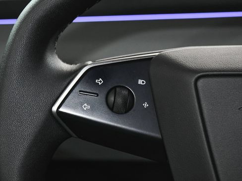 Used 2025 Tesla Cybertruck AWD Crew Cab image 39