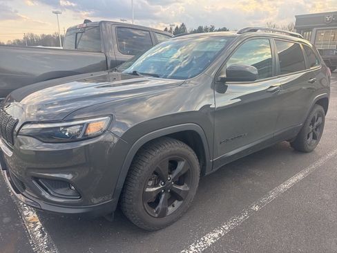 Used 2019 Jeep Cherokee Latitude Plus image 5