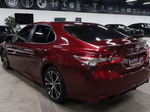 Used 2018 Toyota Camry SE FWD image 3