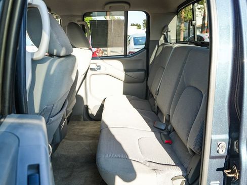 Used 2015 Nissan Frontier SV RWD image 17