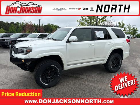 Used 2011 Toyota 4Runner SR5 w/ Convenience Pkg AWD/4WD image 1