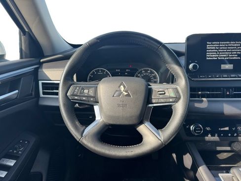 Used 2023 Mitsubishi Outlander SE FWD image 12