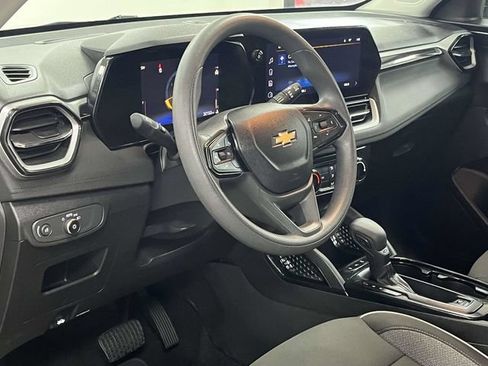 Used 2025 Chevrolet TrailBlazer LT FWD image 14