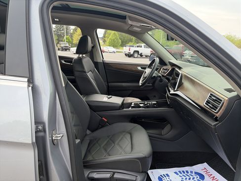 Used 2024 Volkswagen Atlas SE image 39