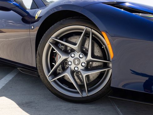 Used 2022 Ferrari F8 Tributo RWD image 20