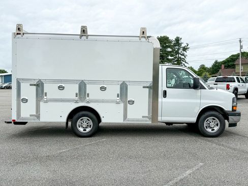New 2025 Chevrolet Express 3500 w/ Power Convenience Package image 13