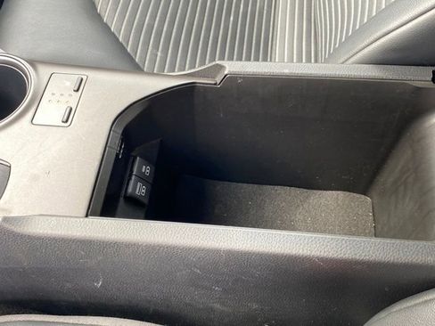 Used 2023 Toyota Camry SE image 12