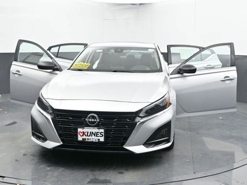 Used 2024 Nissan Altima 2.5 SV image 46