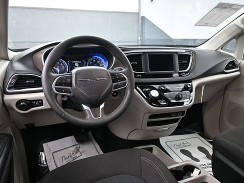 Used 2022 Chrysler Voyager LX FWD image 25