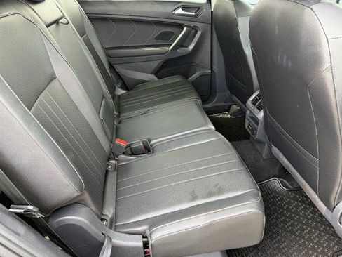 Used 2023 Volkswagen Tiguan SE w/ Panoramic Sunroof Package image 15