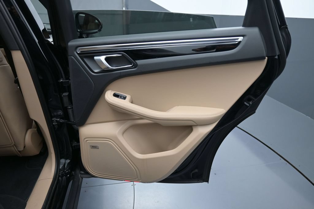 Certified 2026 Porsche Macan AWD/4WD image 25