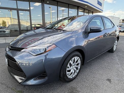 Used 2019 Toyota Corolla LE FWD image 1