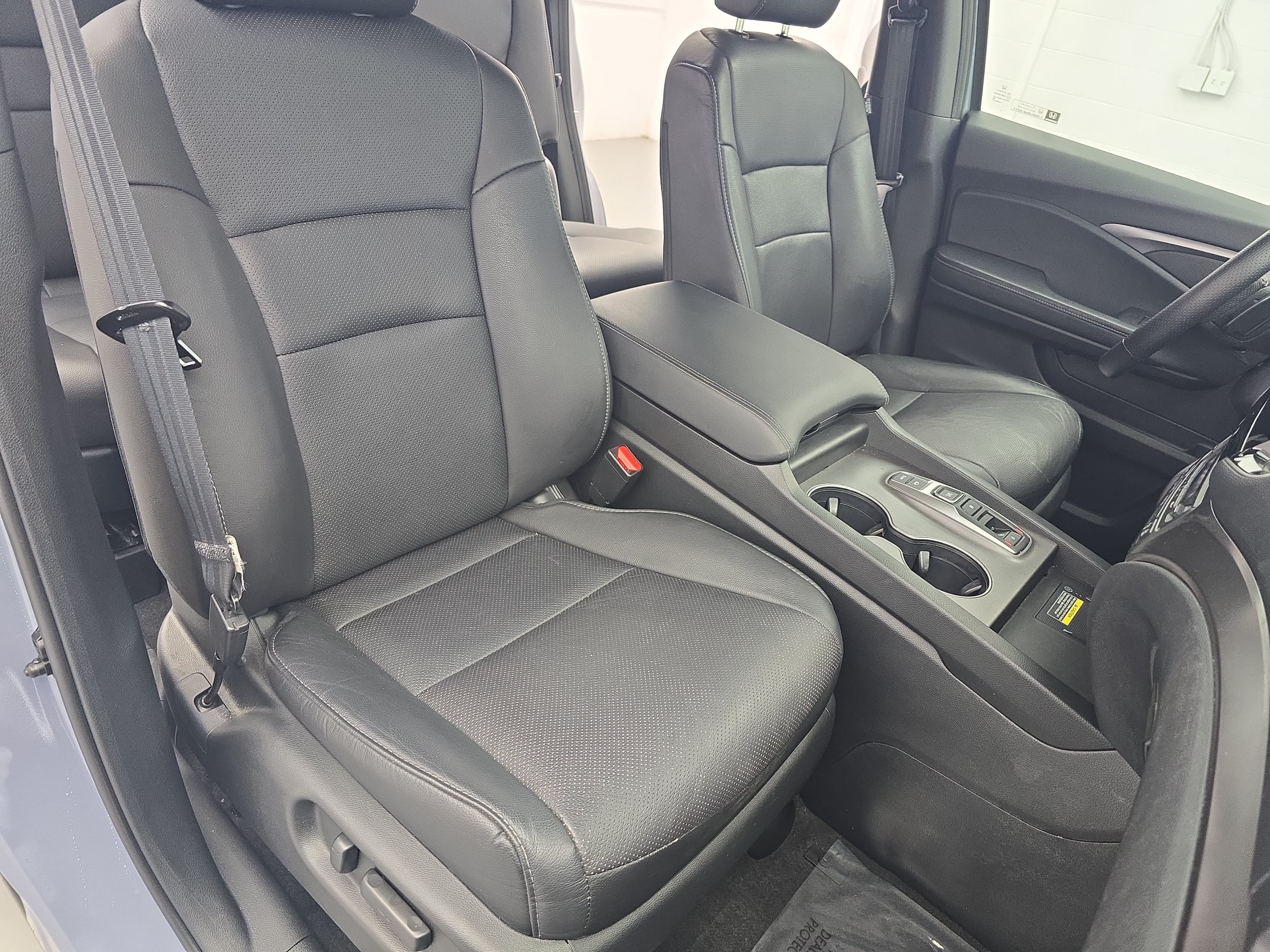 Used 2025 Honda Passport EX-L image 10
