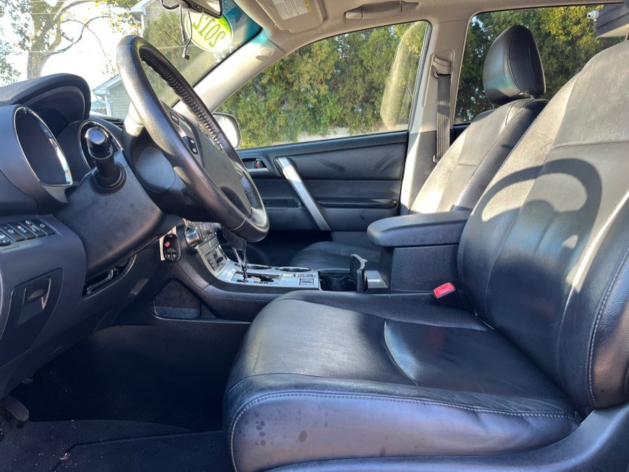 Used 2012 Toyota Highlander SE w/ Tow Pkg AWD/4WD image 14