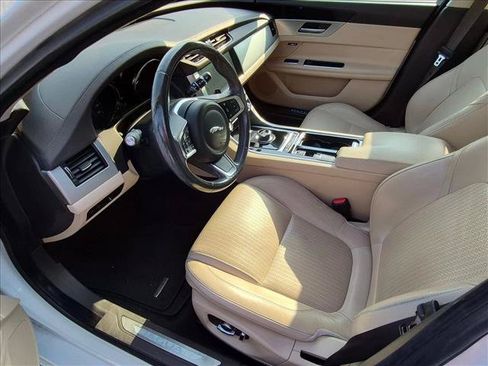 Used 2020 Jaguar XF Prestige AWD/4WD image 12