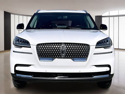 Used 2023 Lincoln Aviator Reserve w/ Equipment Group 201A image 3