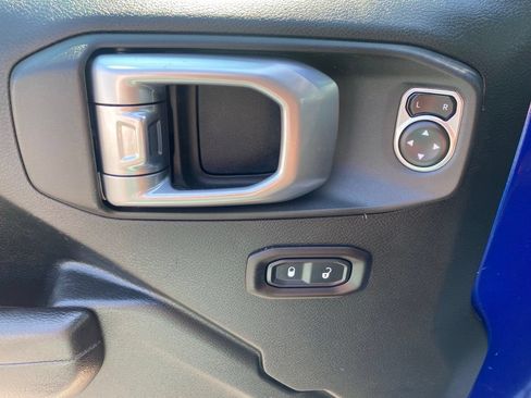 Used 2018 Jeep Wrangler Unlimited Rubicon w/ Dual Top Group AWD/4WD image 15