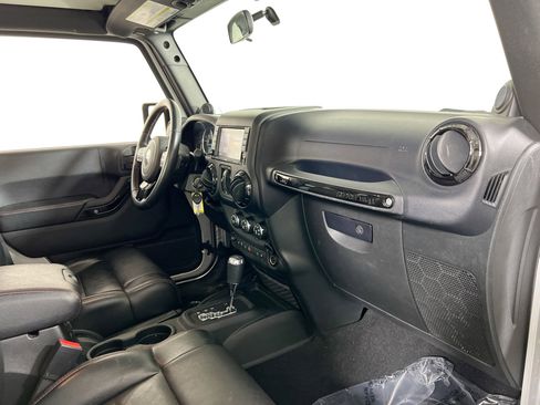 Used 2012 Jeep Wrangler Altitude image 24