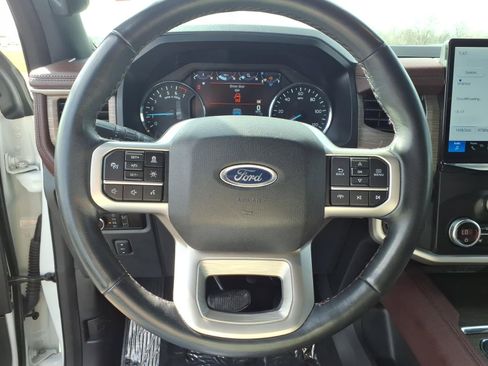 Used 2024 Ford Expedition Limited image 9