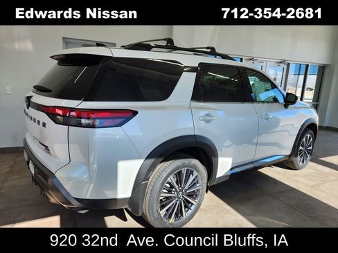 New 2026 Nissan Pathfinder Platinum image 7