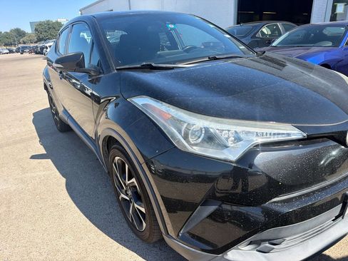 Used 2018 Toyota C-HR XLE FWD image 3