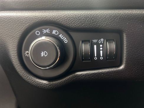 New 2026 Chrysler Pacifica Pinnacle image 7