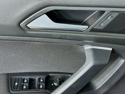 Used 2020 Volkswagen Tiguan S image 22