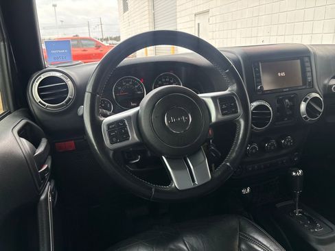 Used 2016 Jeep Wrangler Unlimited Rubicon image 4