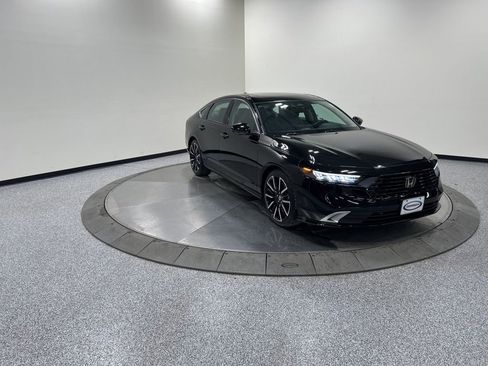 Used 2023 Honda Accord Touring image 4