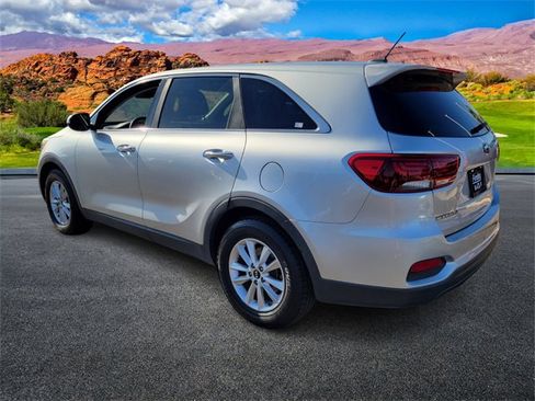 Used 2019 Kia Sorento L image 6