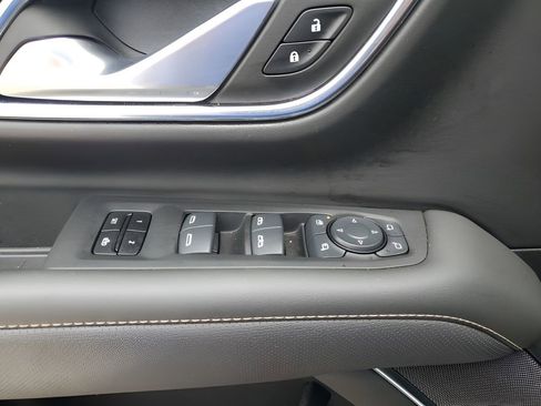 Used 2024 GMC Yukon XL SLT w/ SLT Luxury Package image 28