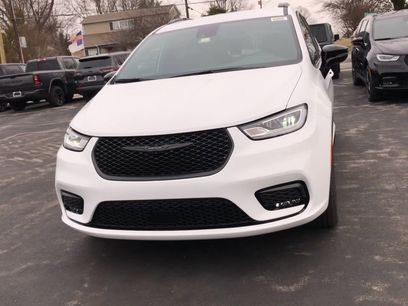 New 2026 Chrysler Pacifica Select