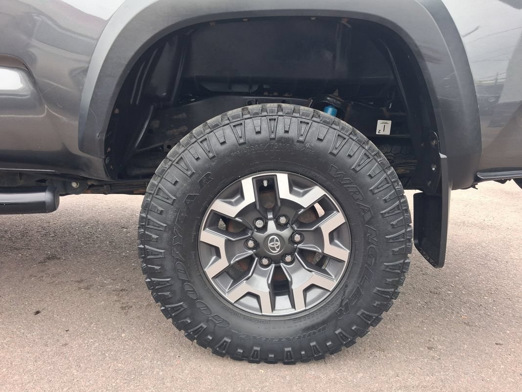 Used 2020 Toyota Tacoma TRD Off-Road w/ Technology Package AWD/4WD image 14