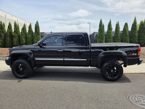 Used 2006 GMC Sierra 1500 SLE w/ Onstar Plus Package AWD/4WD image 8