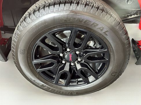 Used 2025 GMC Sierra 1500 Elevation image 11