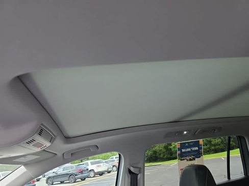 Used 2023 Volkswagen Tiguan SE w/ Panoramic Sunroof Package AWD/4WD image 25