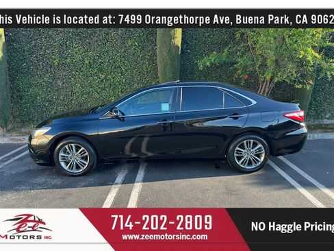 Used 2017 Toyota Camry SE w/ Moonroof Package image 10