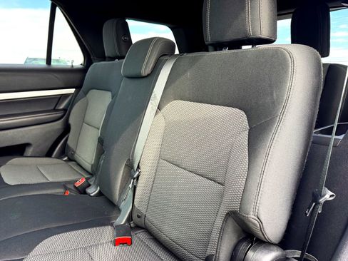 Used 2017 Ford Explorer XLT image 16