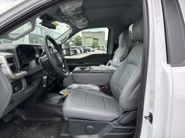 New 2026 Ford F550 4x4 Regular Cab Super Duty image 9