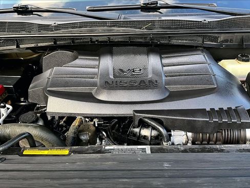 Used 2024 Nissan Titan SV image 32