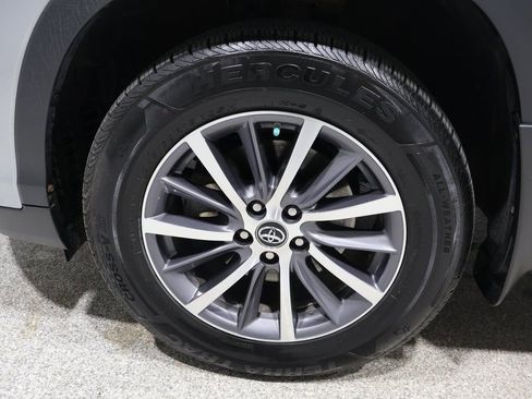 Used 2018 Toyota Highlander XLE image 8