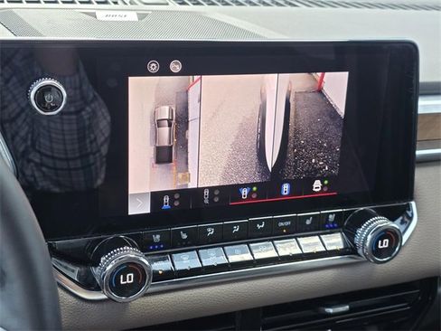 Used 2023 GMC Canyon Denali image 18