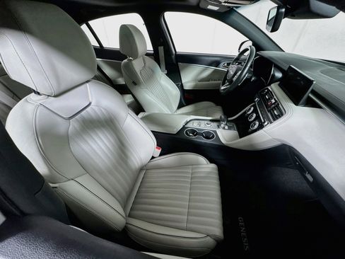 Used 2023 Genesis G70 2.0T w/ Sport Prestige Package image 29