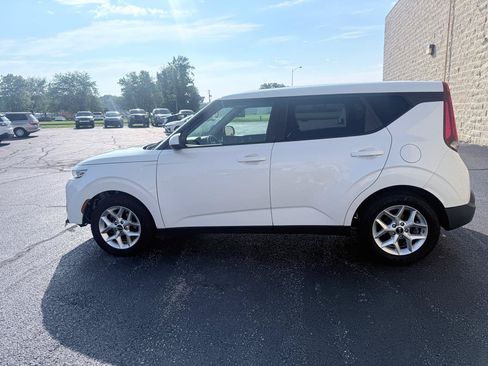 Used 2020 Kia Soul S FWD image 2