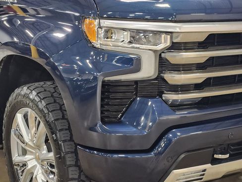 Used 2023 Chevrolet Silverado 1500 High Country w/ High Country Premium Package AWD/4WD image 12