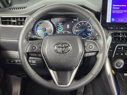 Used 2024 Toyota Venza XLE AWD/4WD image 21