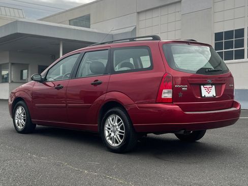 Used 2005 Ford Focus SE FWD image 6